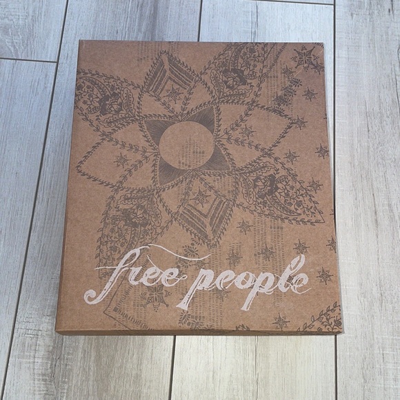 New In Box Free People James Chelsea Boot - Picture 2 of 6